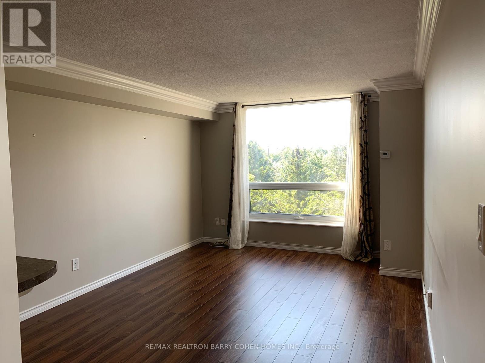 #404 326 MAJOR MACKENZIE DRIVE E - 29