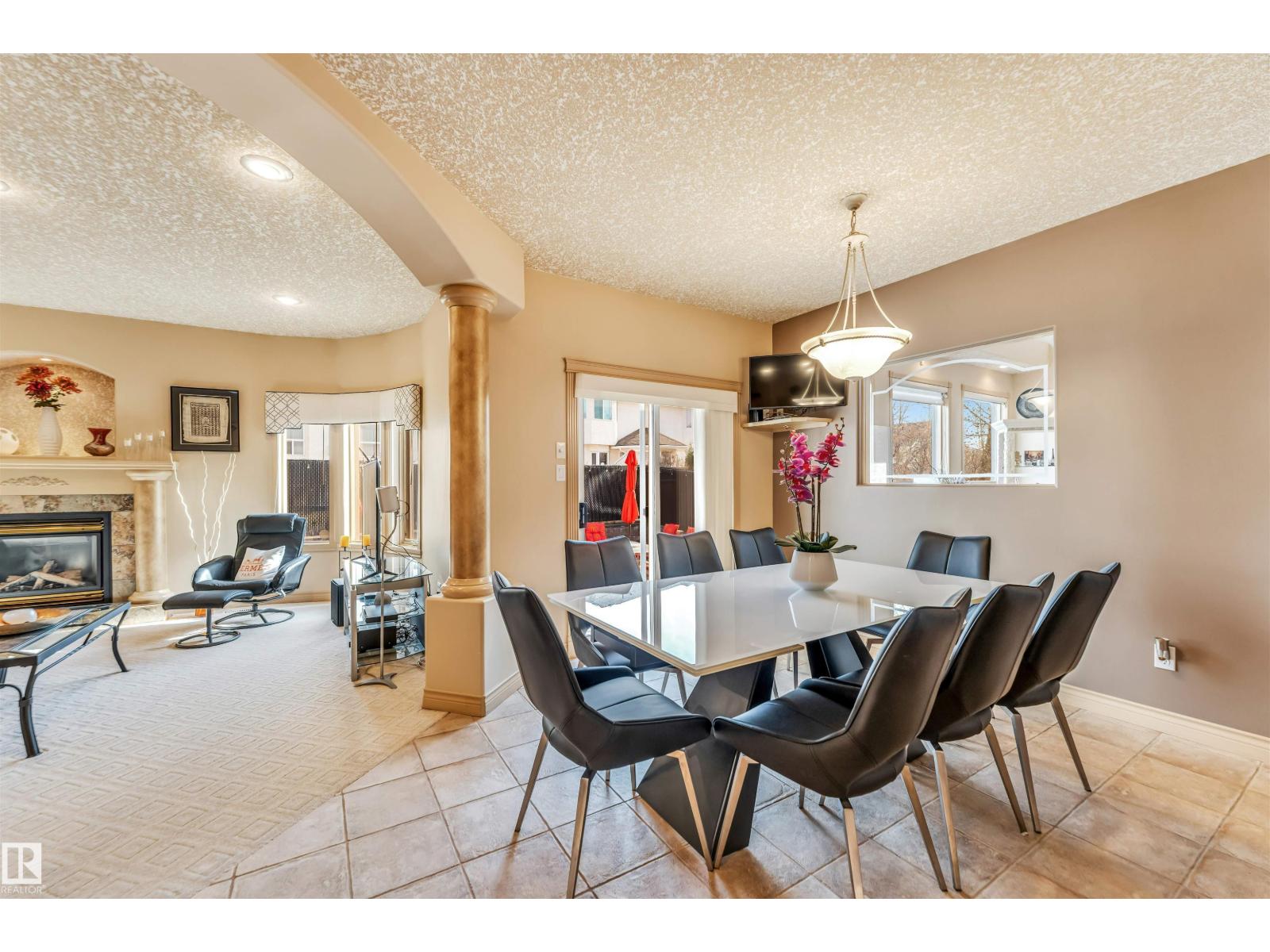 8715 160A AV NW, Edmonton