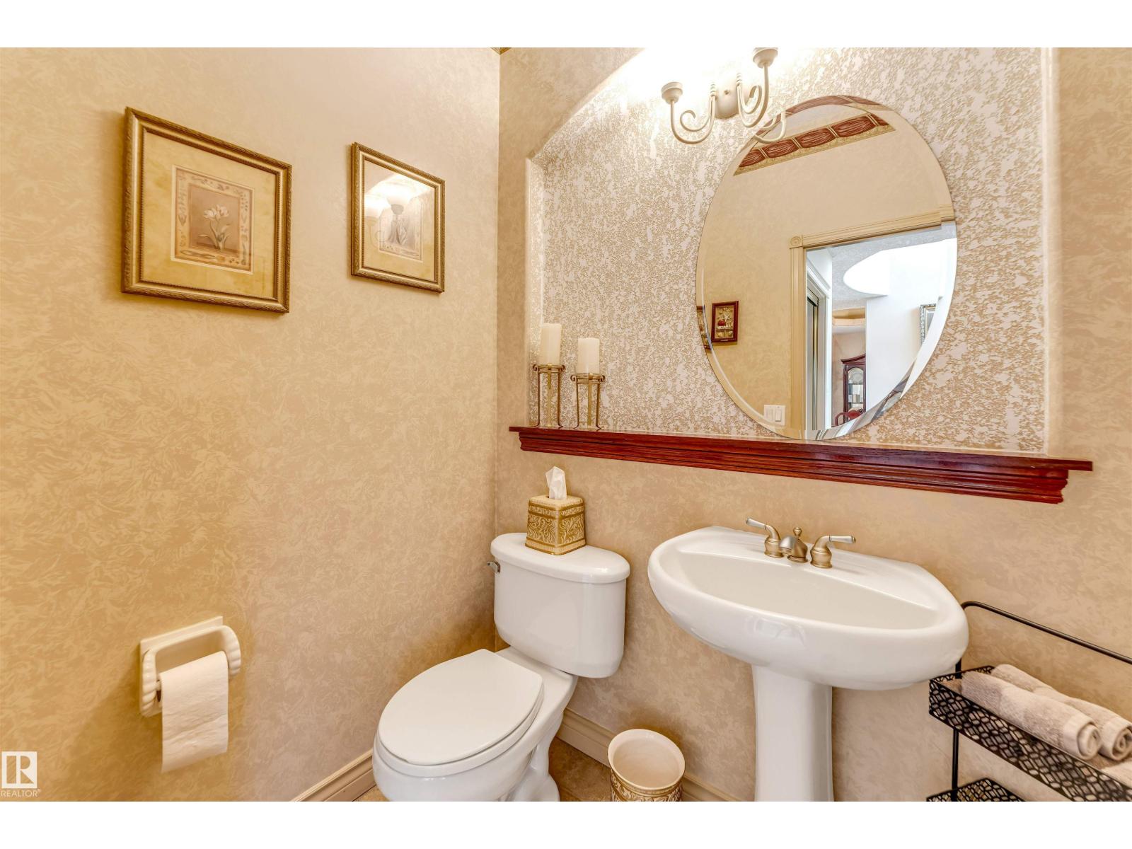 8715 160A AV NW, Edmonton