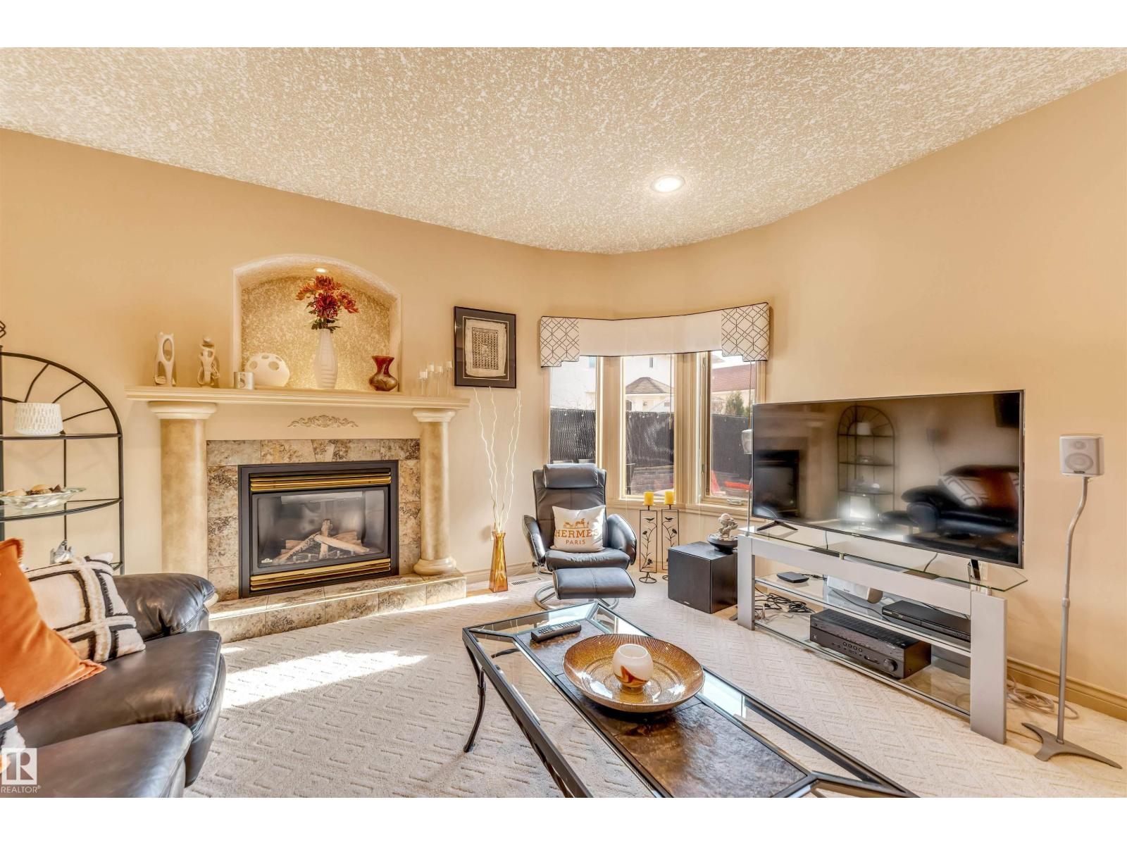 8715 160A AV NW, Edmonton