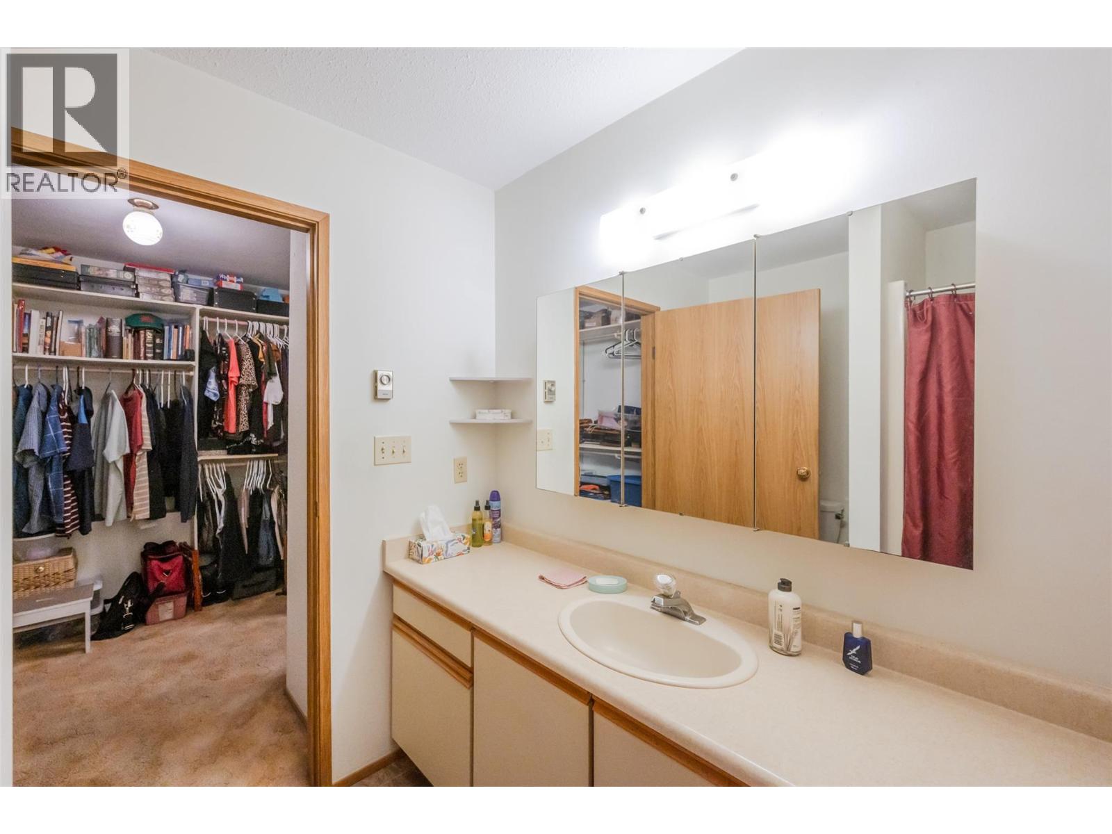 #101 262 Kinney Avenue - 4
