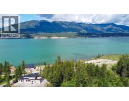 8785 Grainger Road, Canal Flats, BC V0B1B0 Photo 32