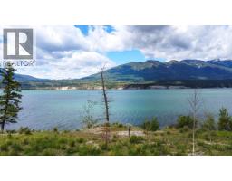 8692 Cottage Lane, Canal Flats, BC V0B1B0 Photo 9