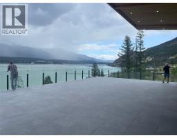8692 Cottage Lane, Canal Flats, BC V0B1B0 Photo 18