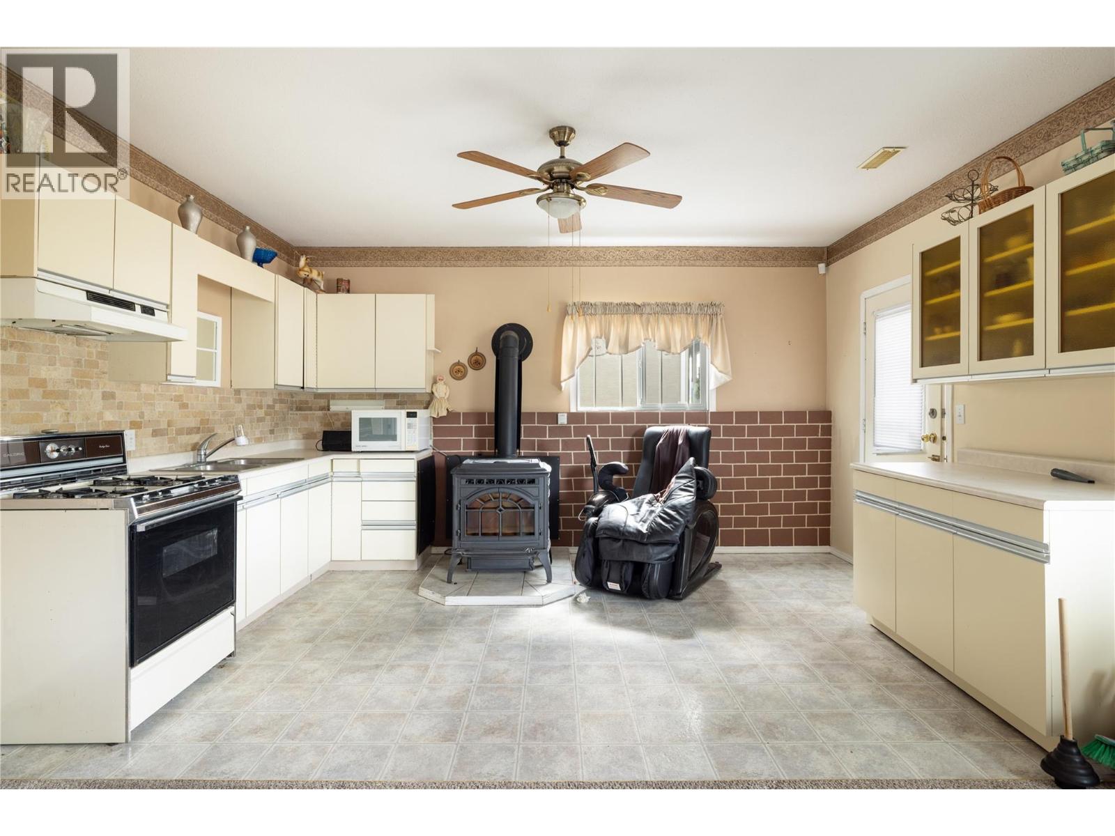 4805 Valleyview Place, Vernon