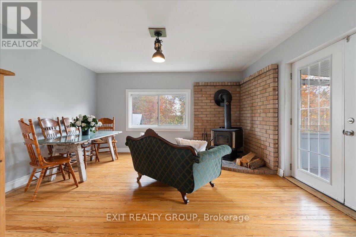 895 ENGLISH SETTLEMENT ROAD — photo 14