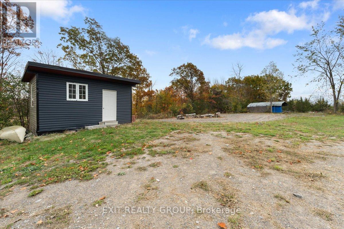 895 ENGLISH SETTLEMENT ROAD — photo 32