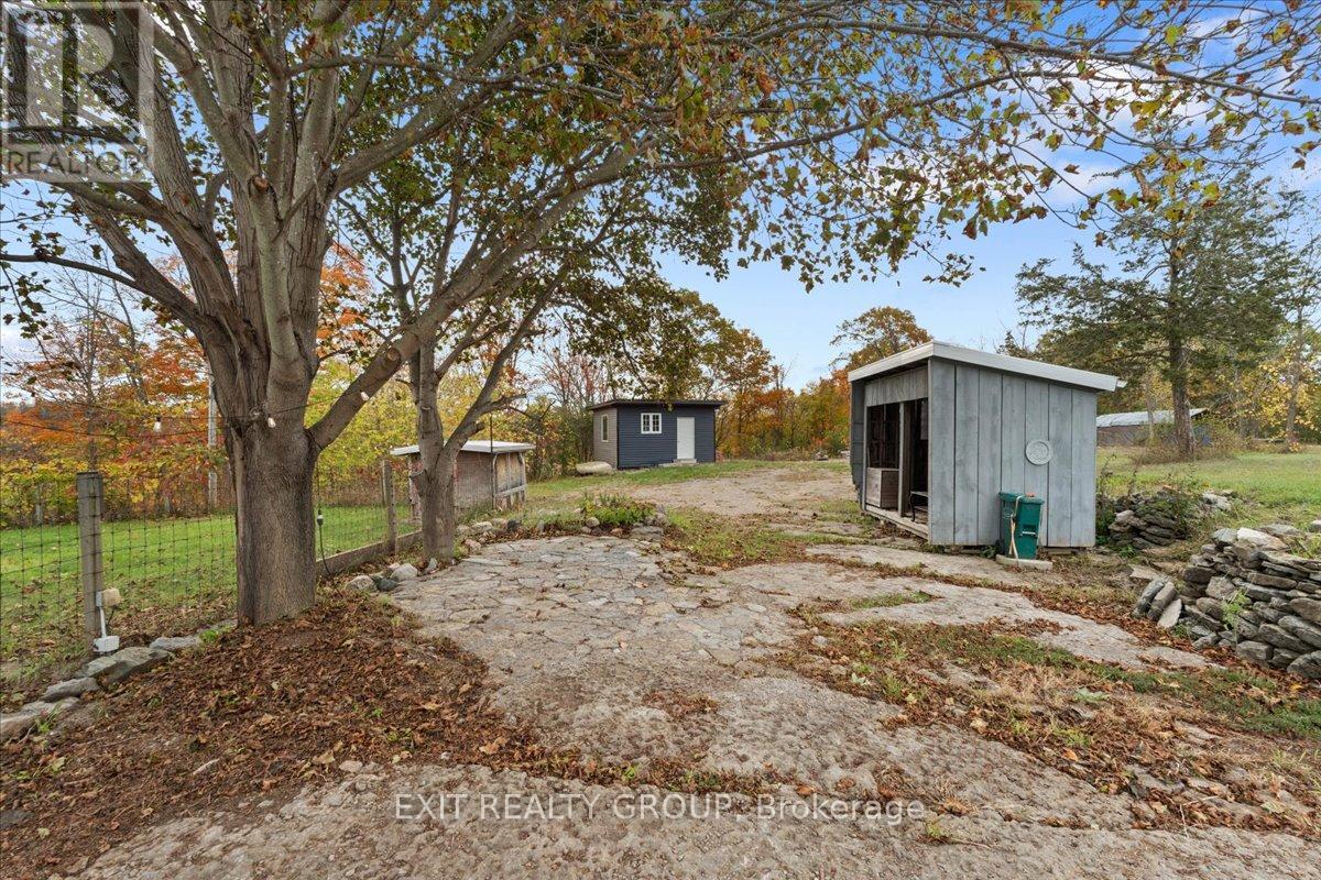 895 ENGLISH SETTLEMENT ROAD — photo 33