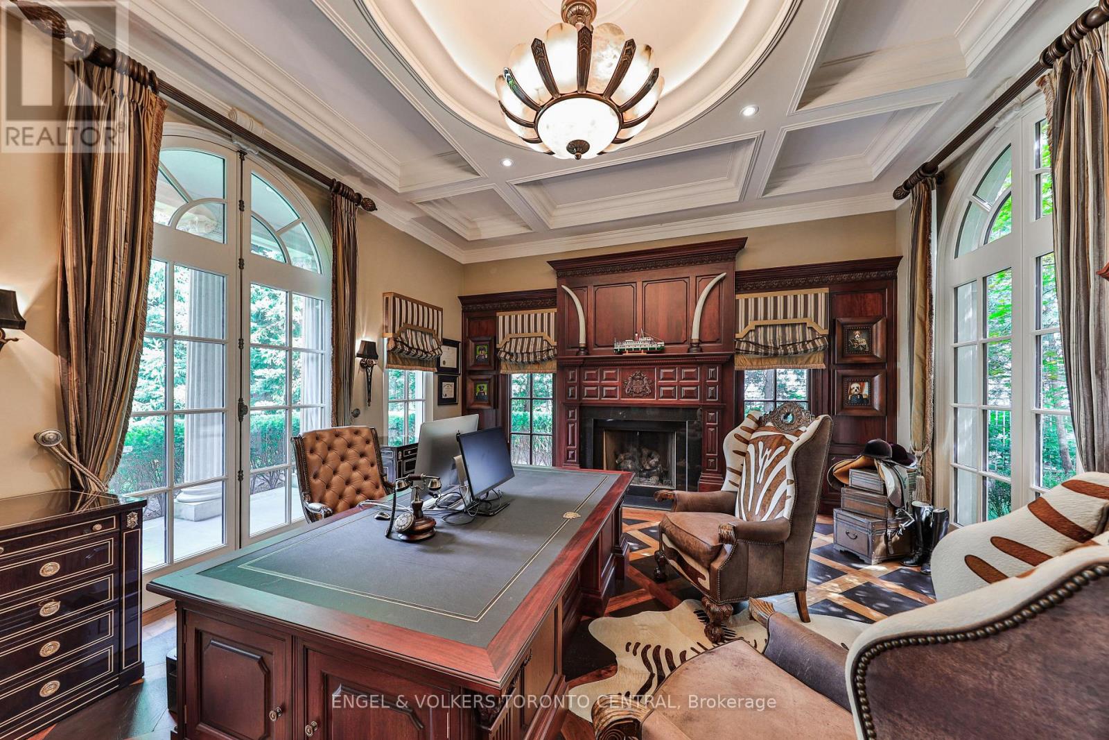 489 LAKESHORE ROAD E - 22