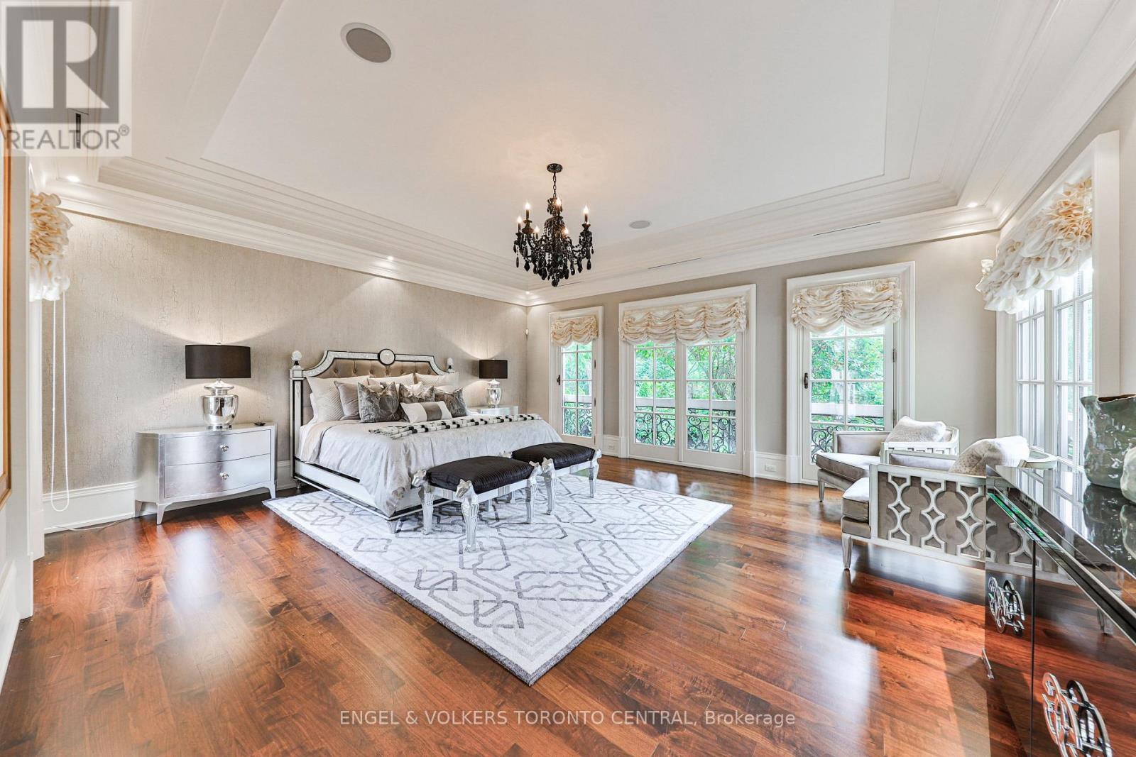 489 LAKESHORE ROAD E - 32