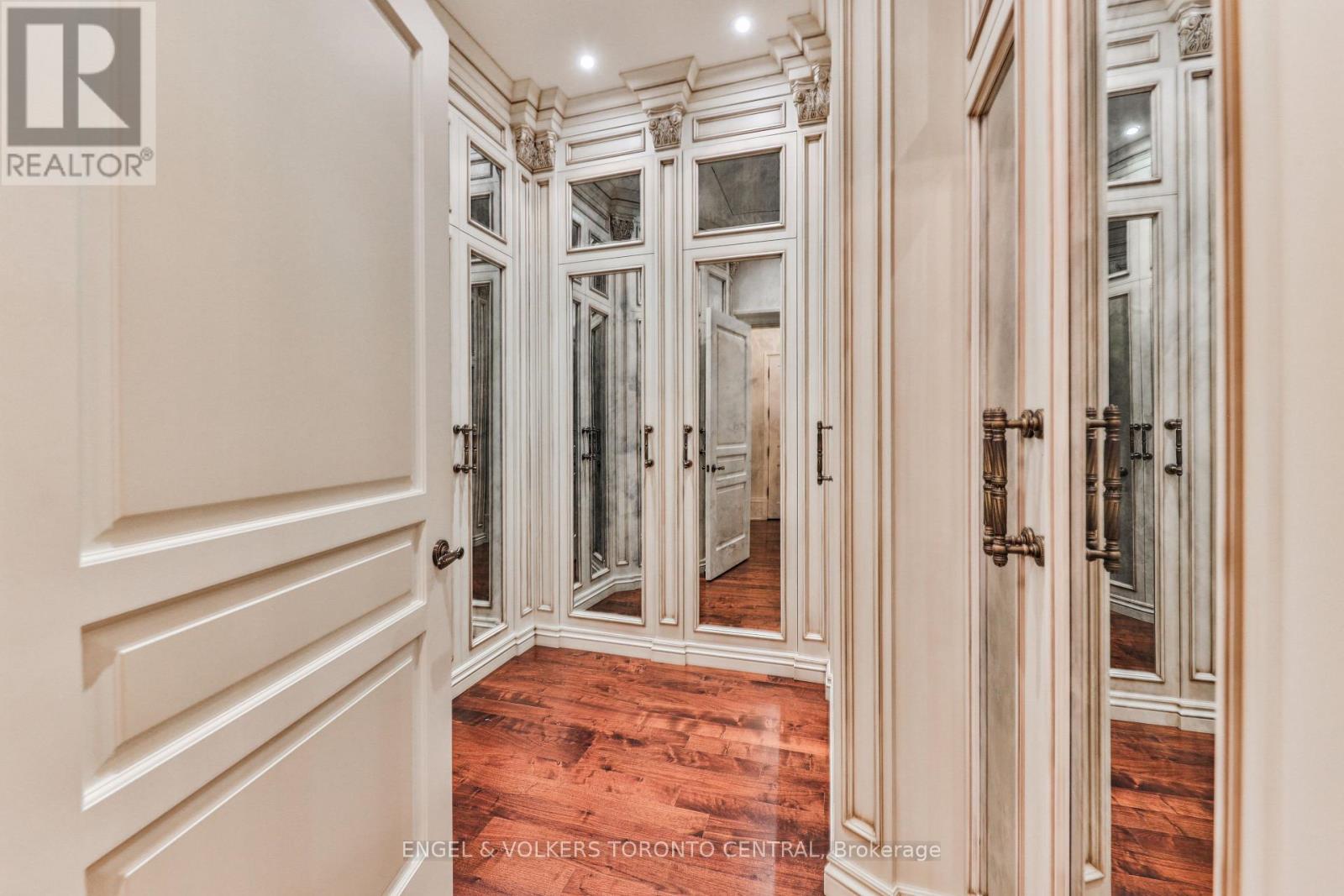 489 LAKESHORE ROAD E - 36