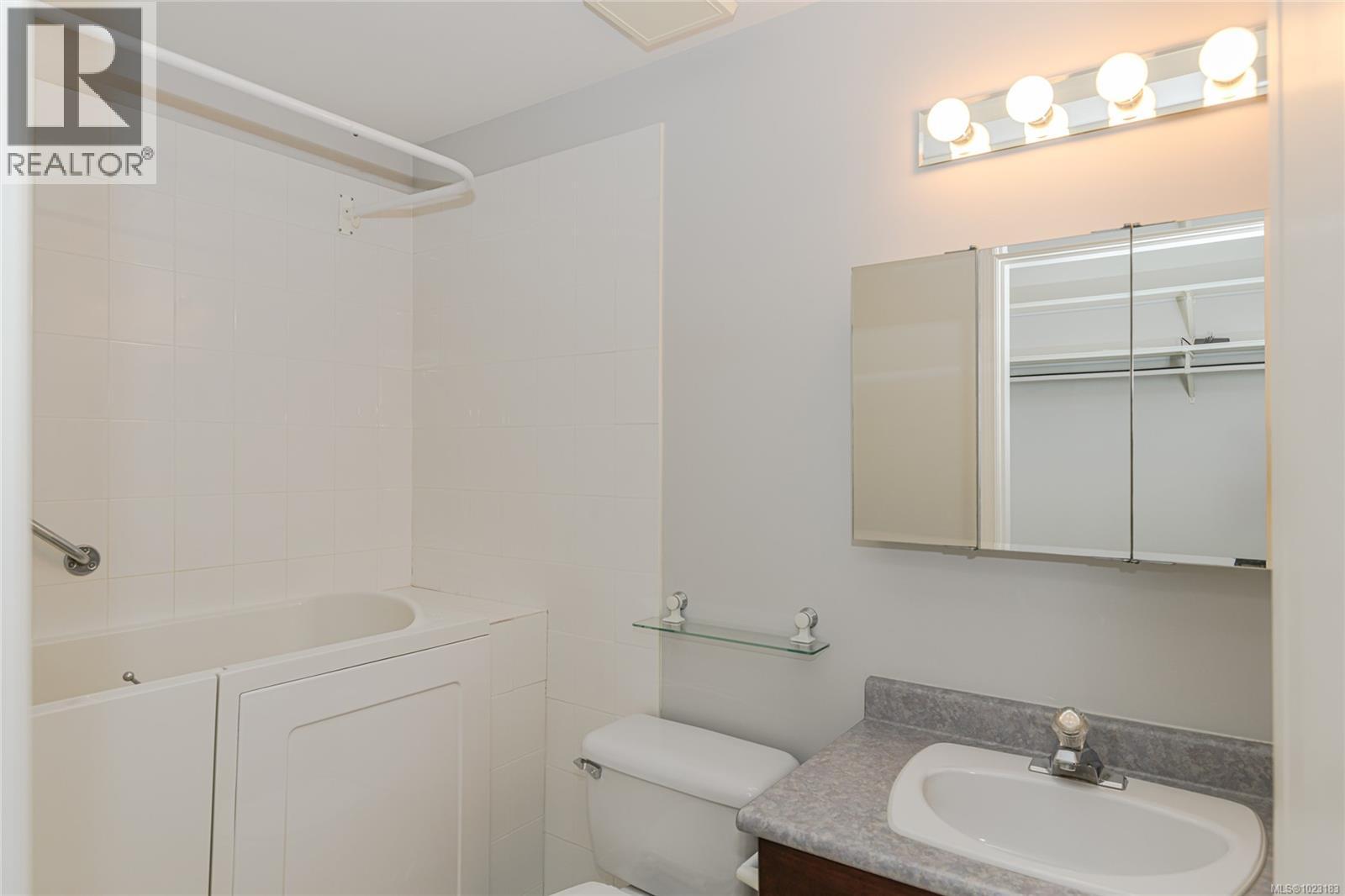 #36 6111 Sayward Rd - 21