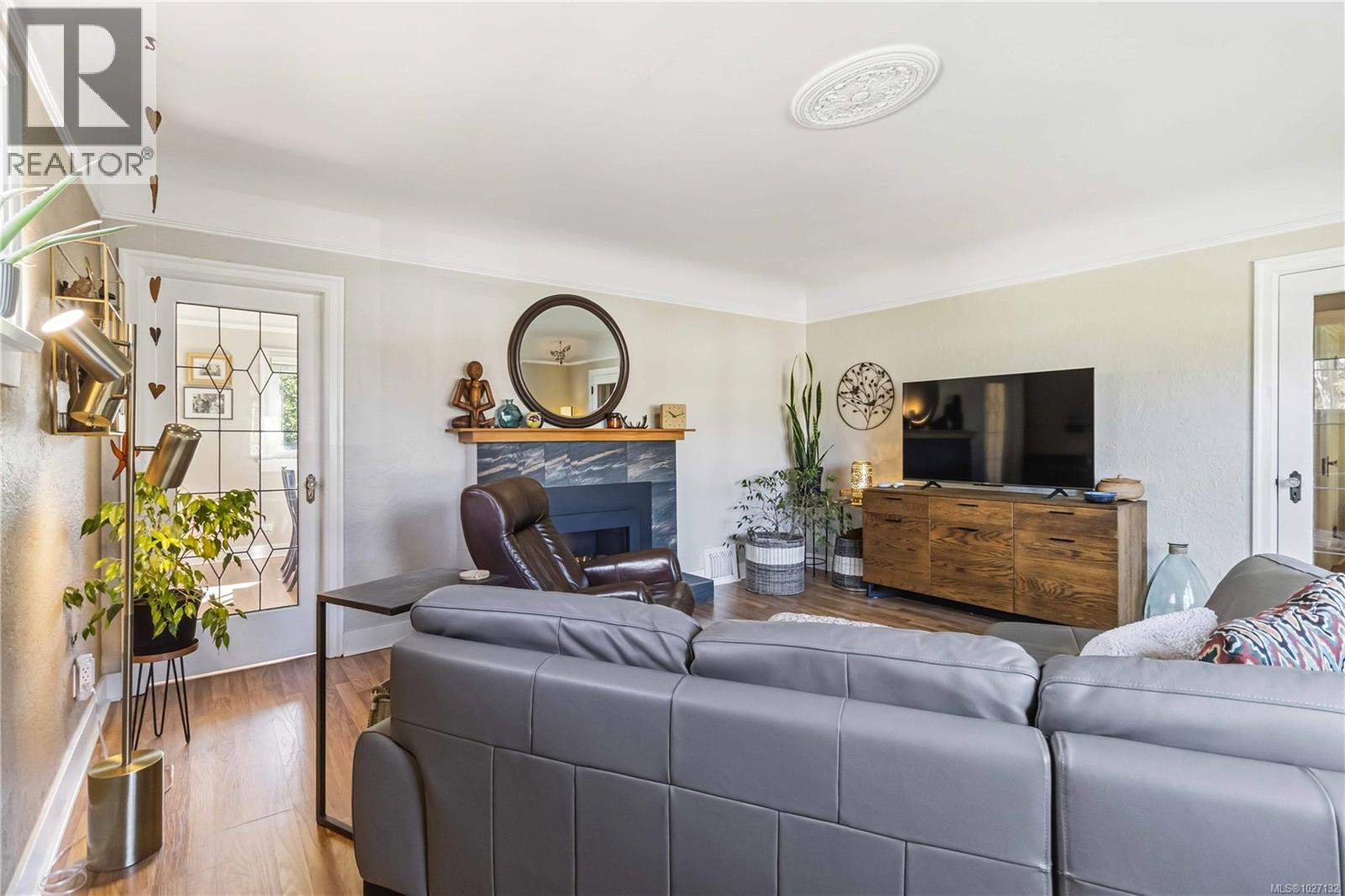  895 Falkland Road, Oak Bay