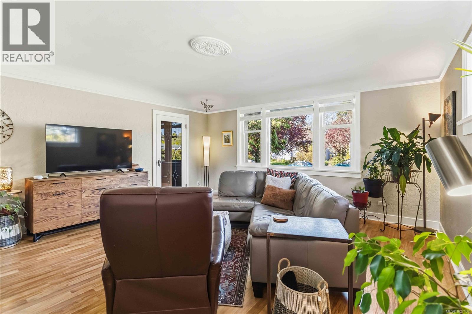  895 Falkland Road, Oak Bay