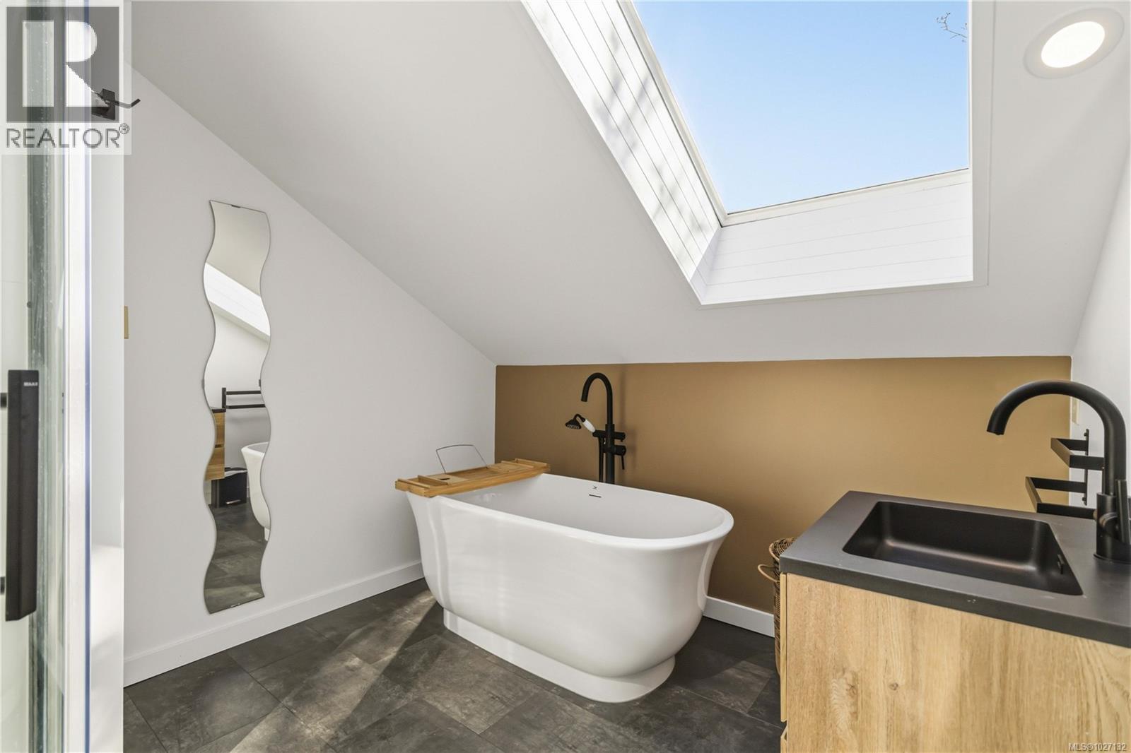  895 Falkland Road, Oak Bay