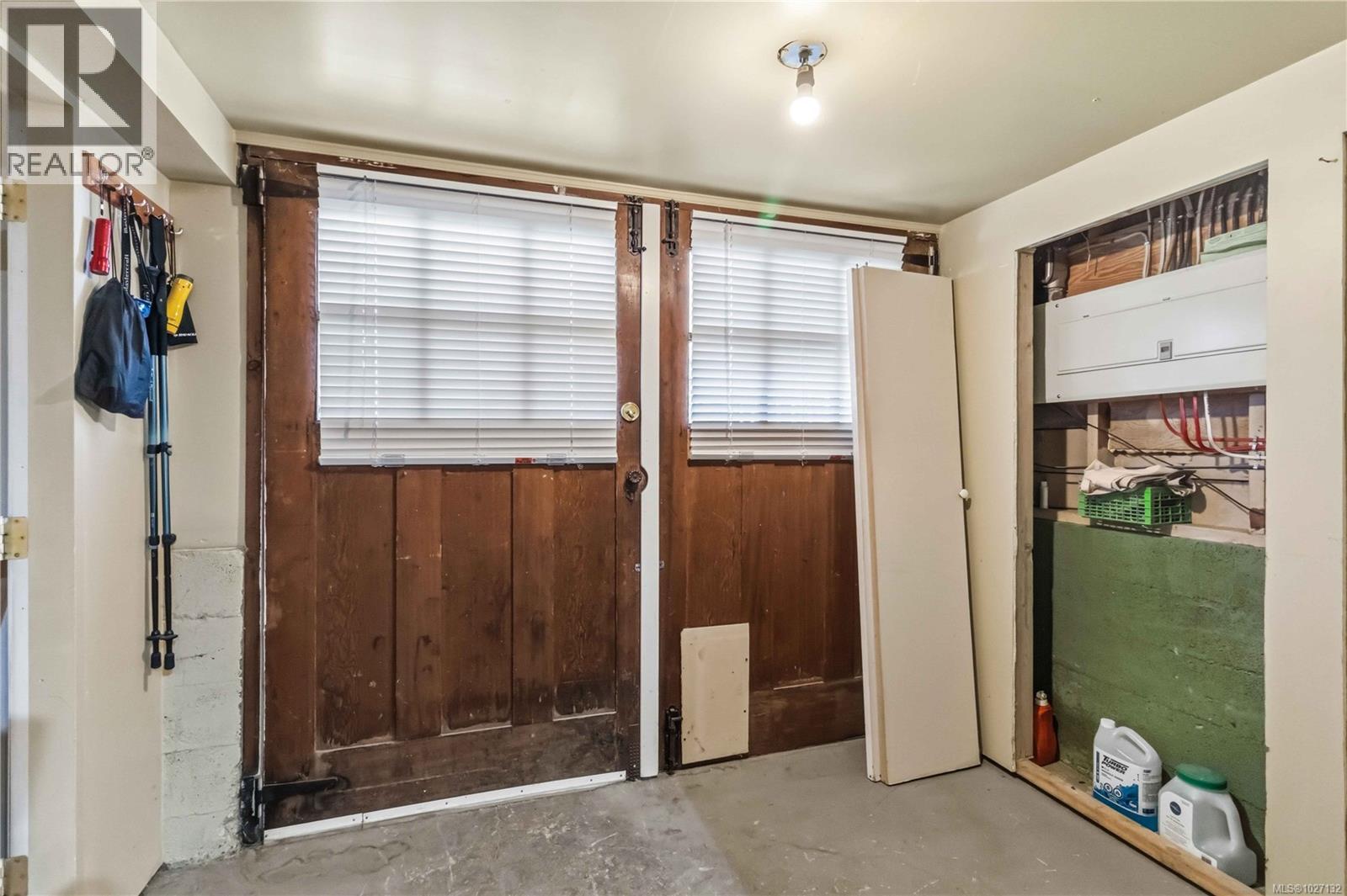  895 Falkland Road, Oak Bay