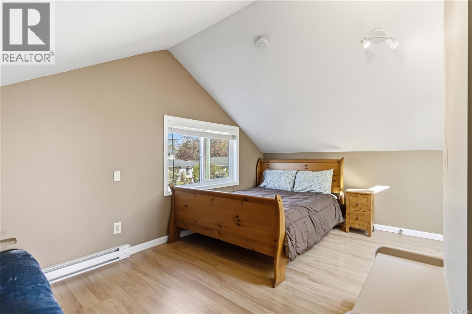  895 Falkland Road, Oak Bay