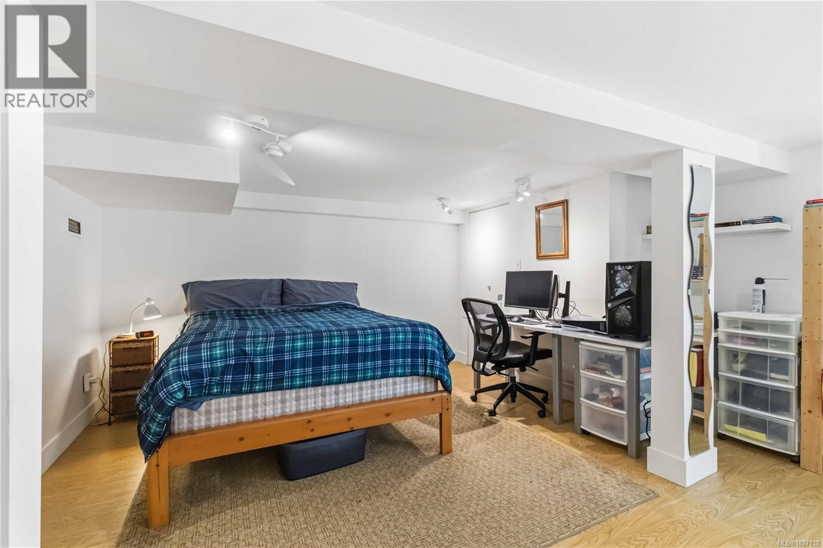  895 Falkland Road, Oak Bay