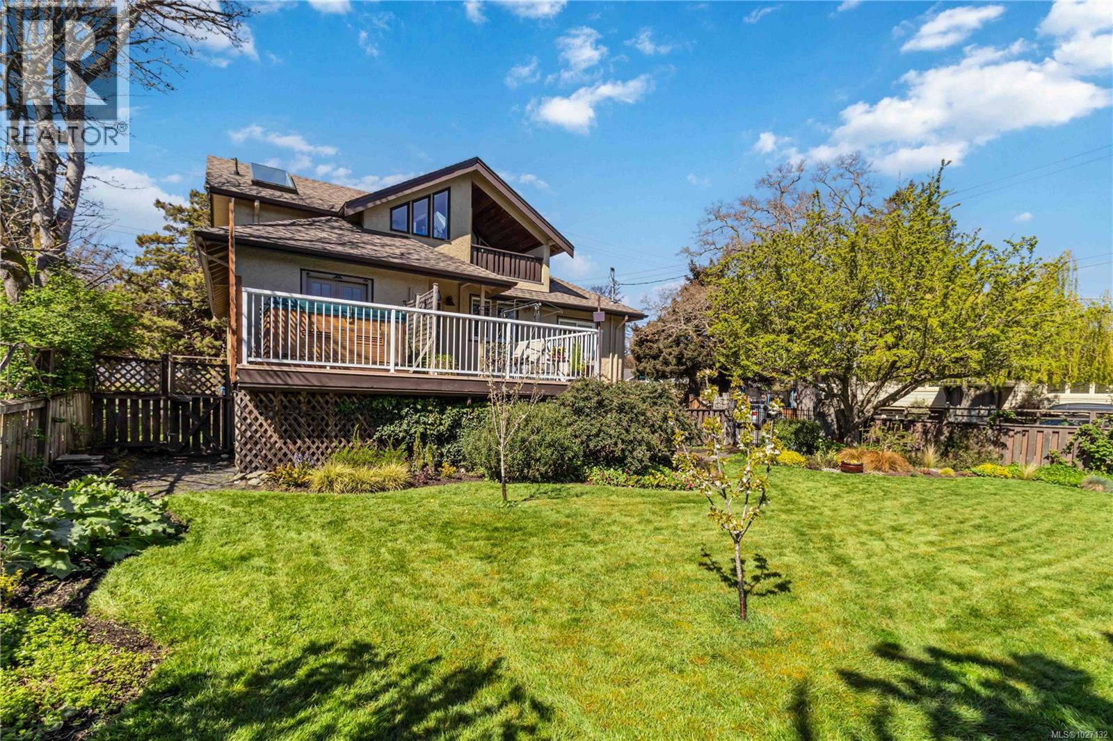  895 Falkland Road, Oak Bay