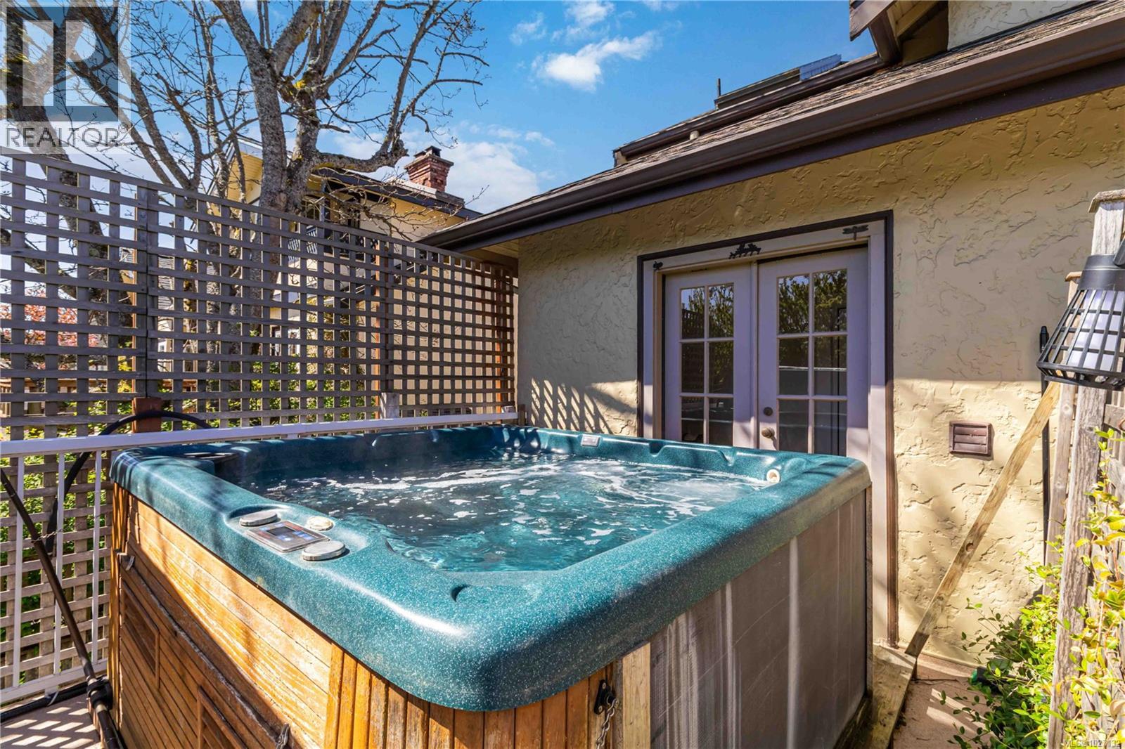  895 Falkland Road, Oak Bay