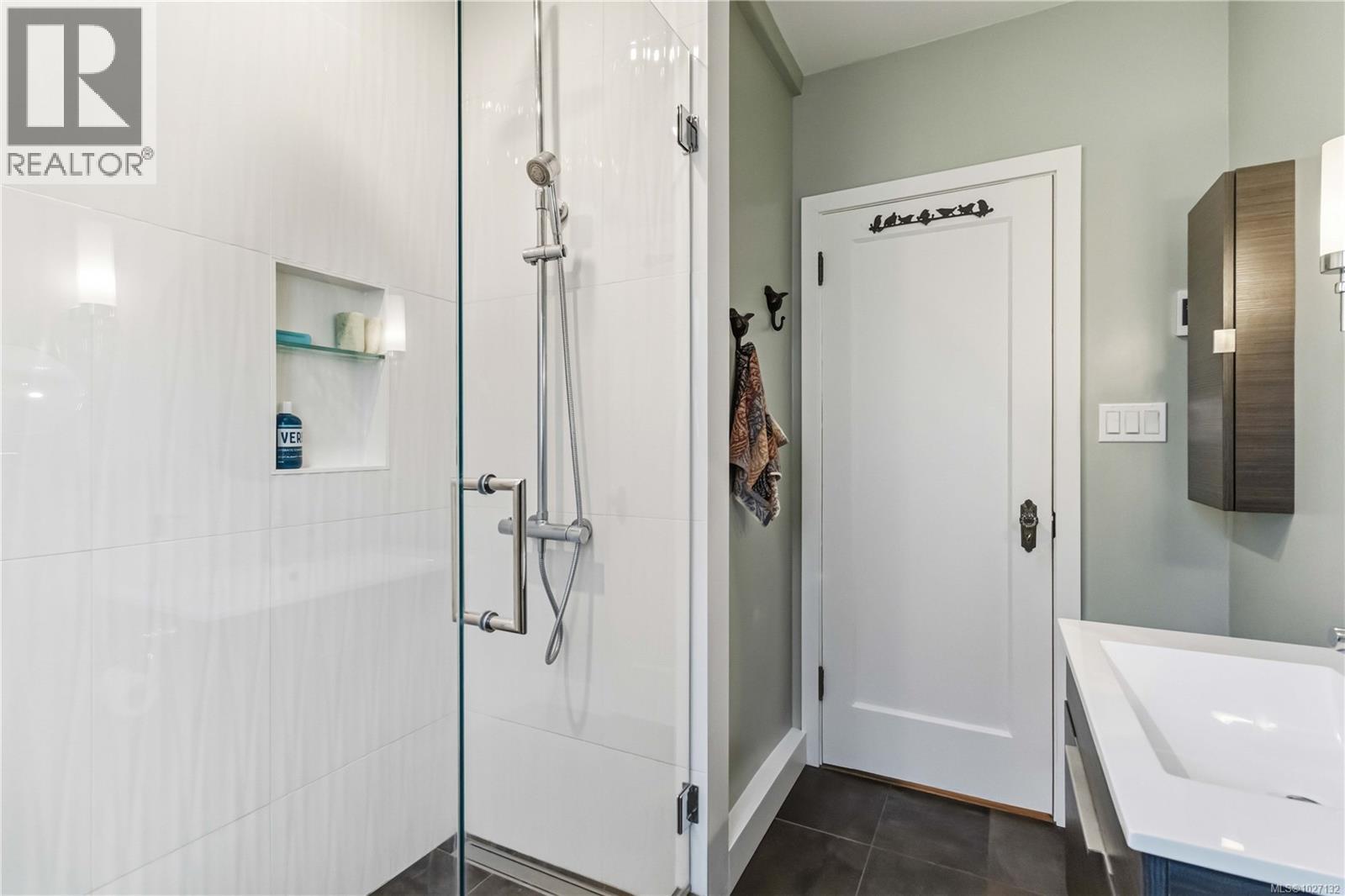  895 Falkland Road, Oak Bay