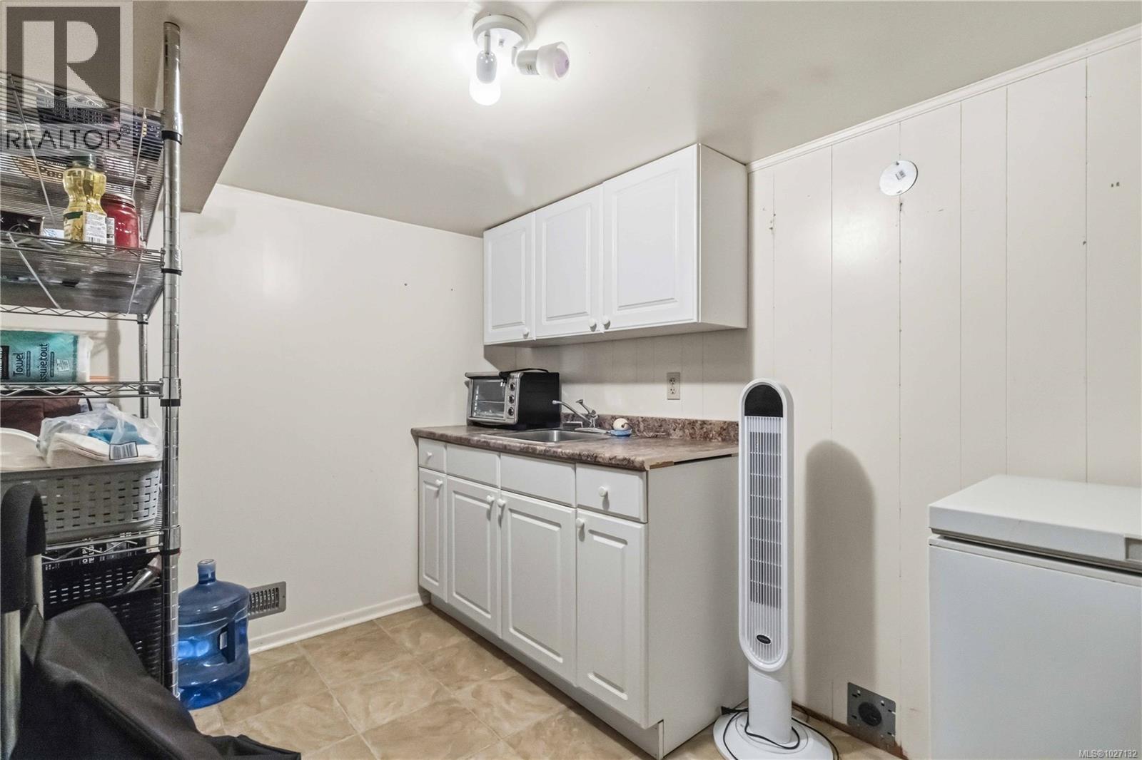  895 Falkland Road, Oak Bay