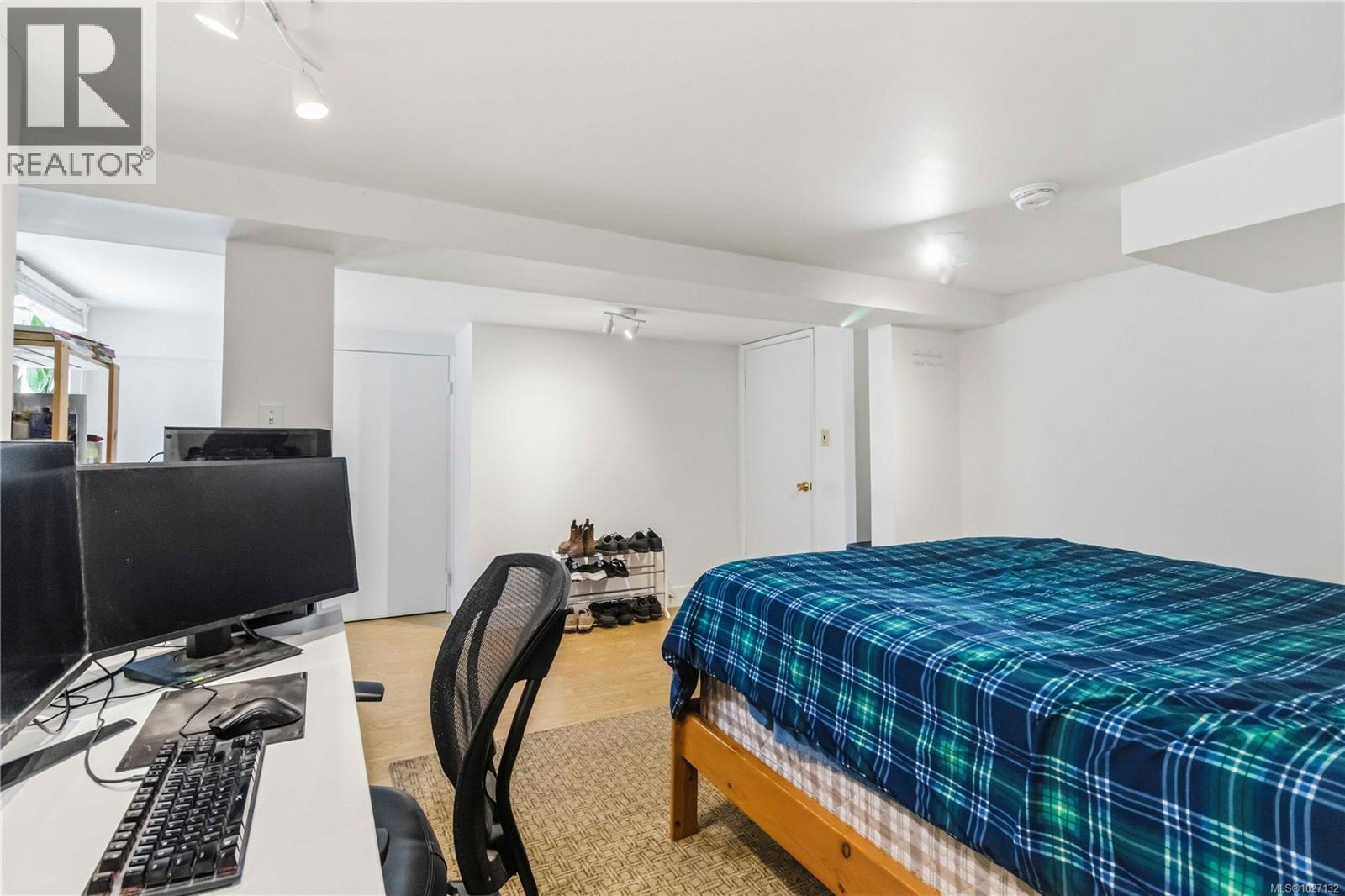  895 Falkland Road, Oak Bay