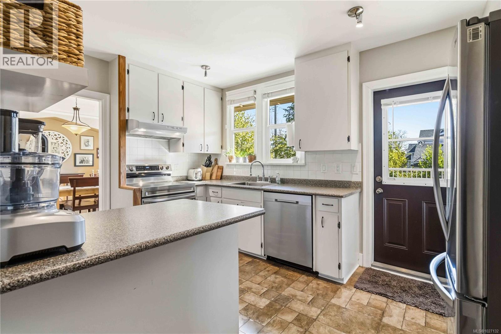  895 Falkland Road, Oak Bay