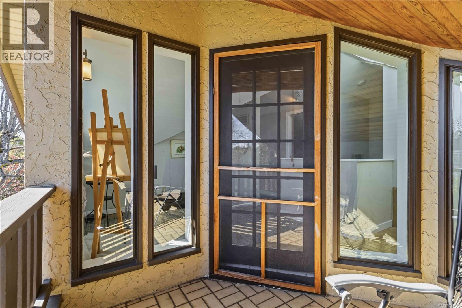  895 Falkland Road, Oak Bay