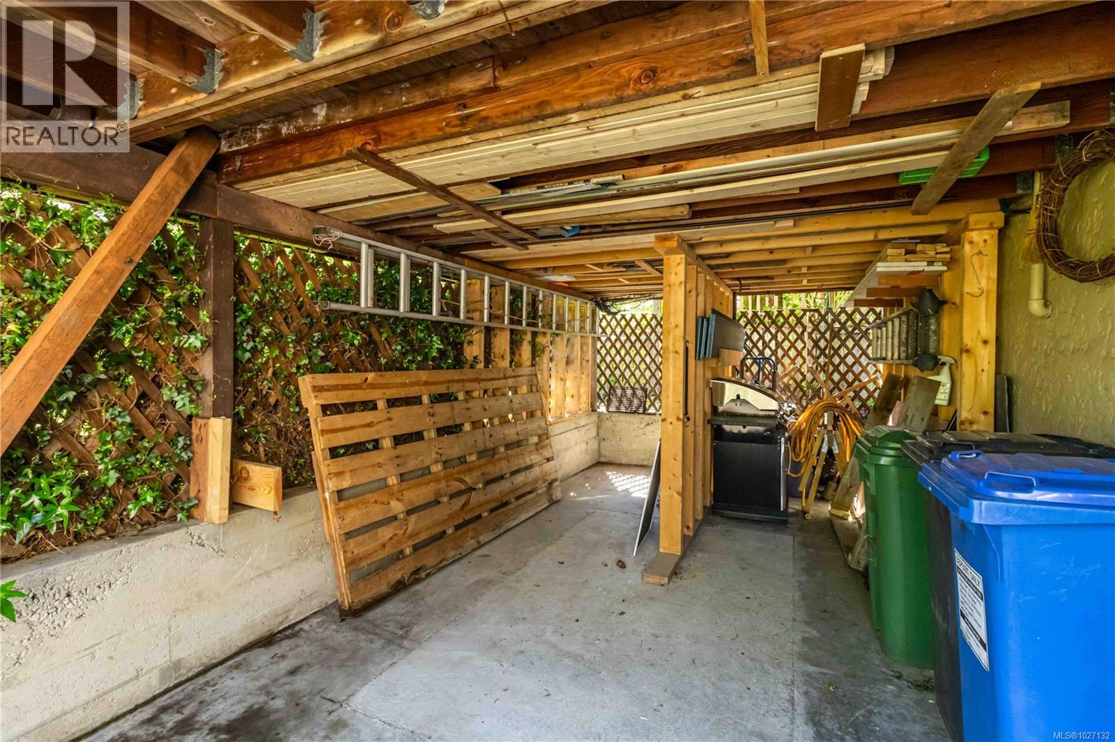  895 Falkland Road, Oak Bay