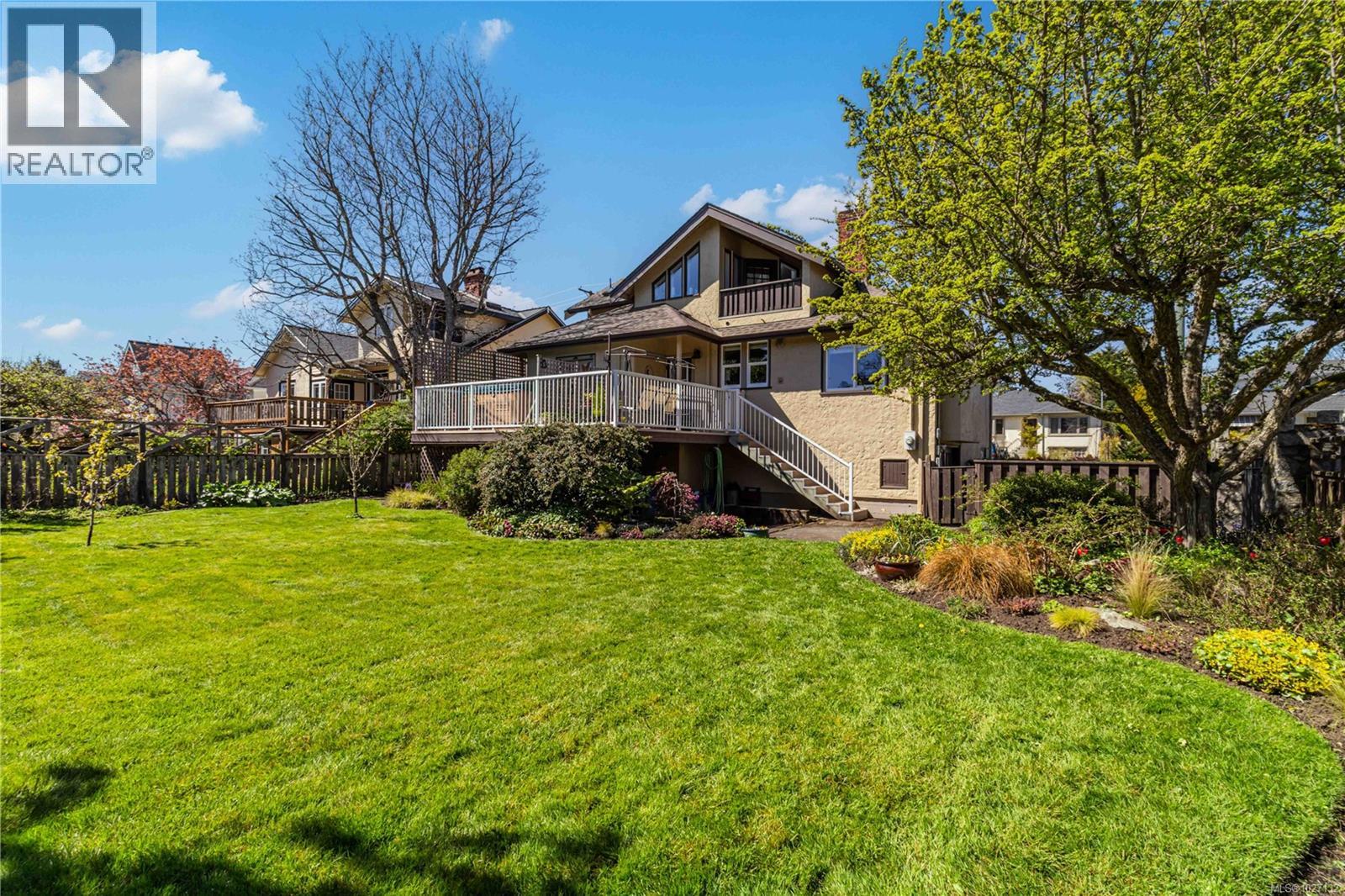  895 Falkland Road, Oak Bay