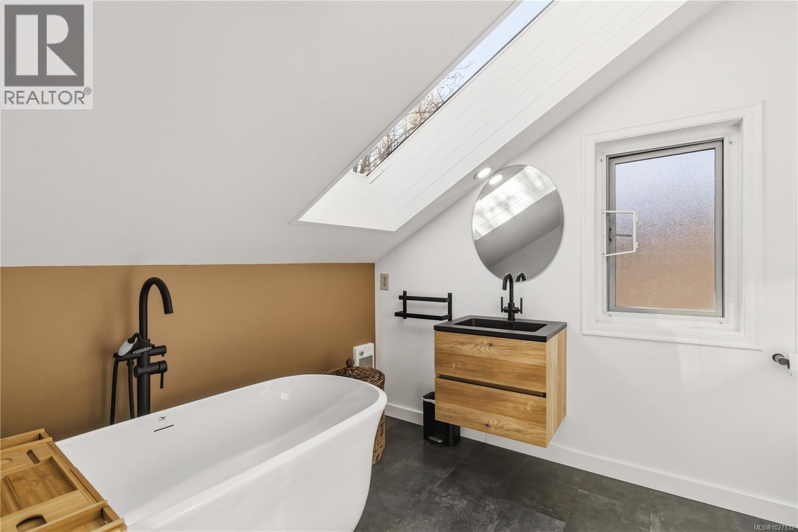  895 Falkland Road, Oak Bay