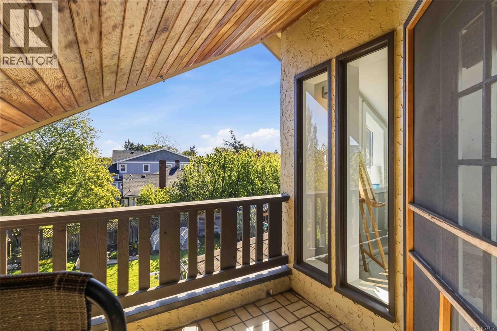  895 Falkland Road, Oak Bay