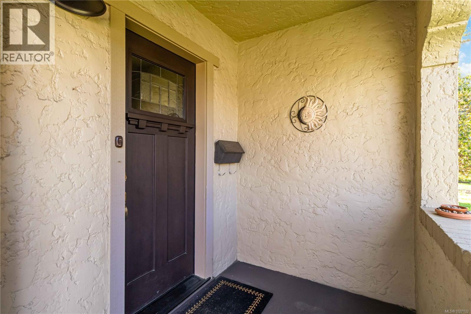  895 Falkland Road, Oak Bay