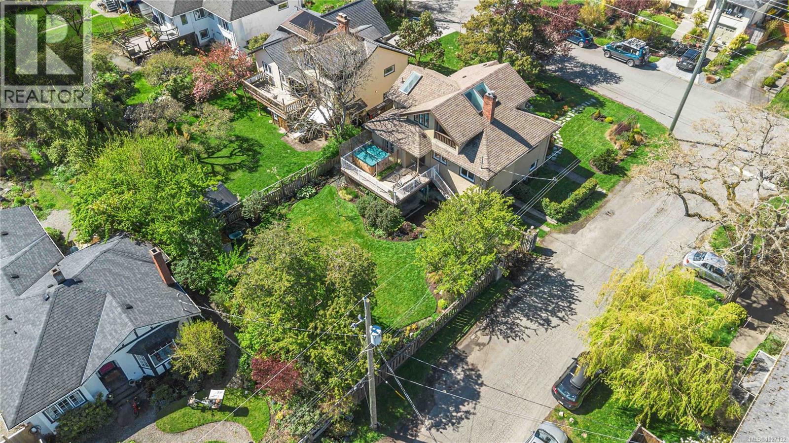  895 Falkland Road, Oak Bay