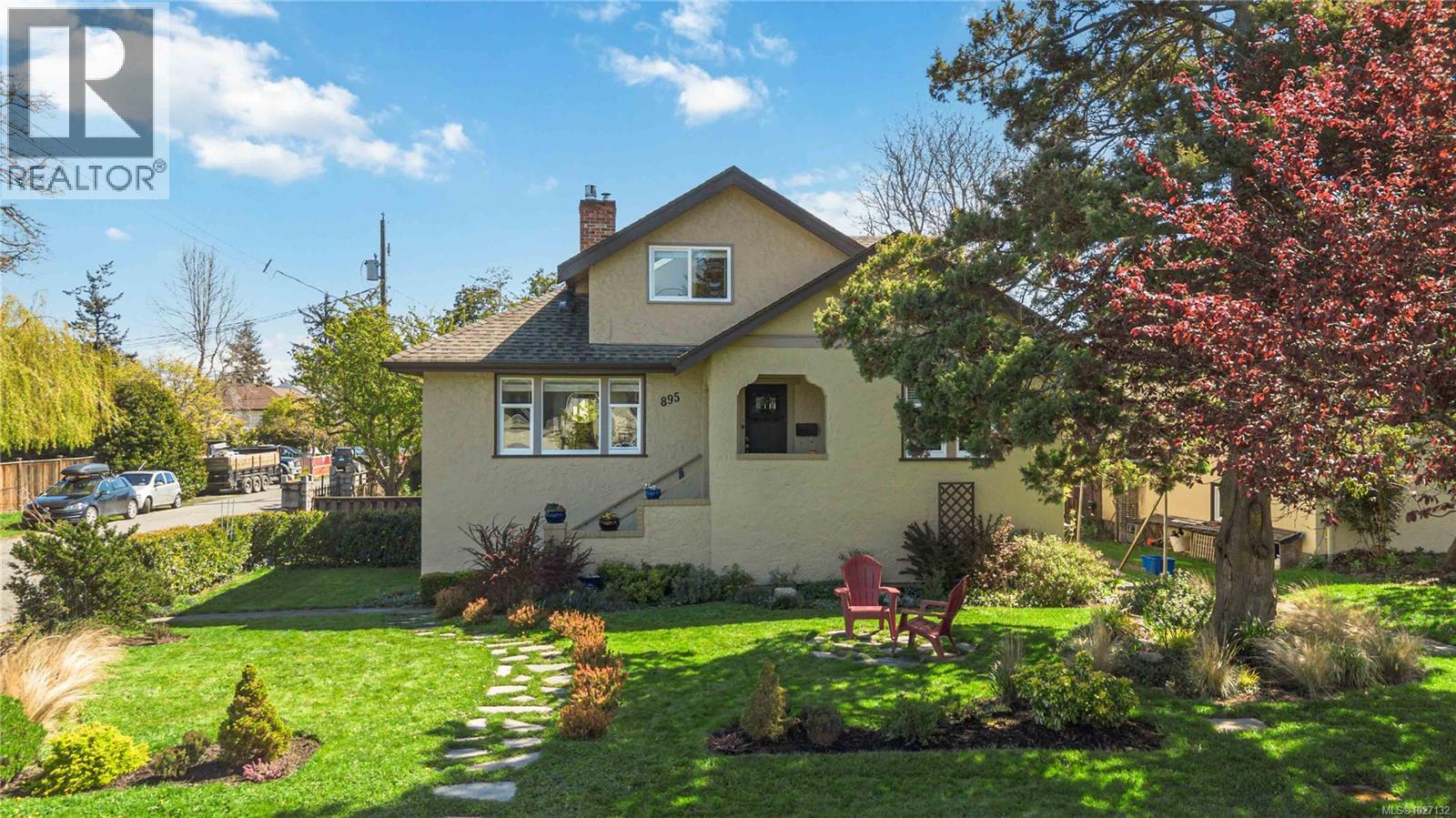  895 Falkland Road, Oak Bay