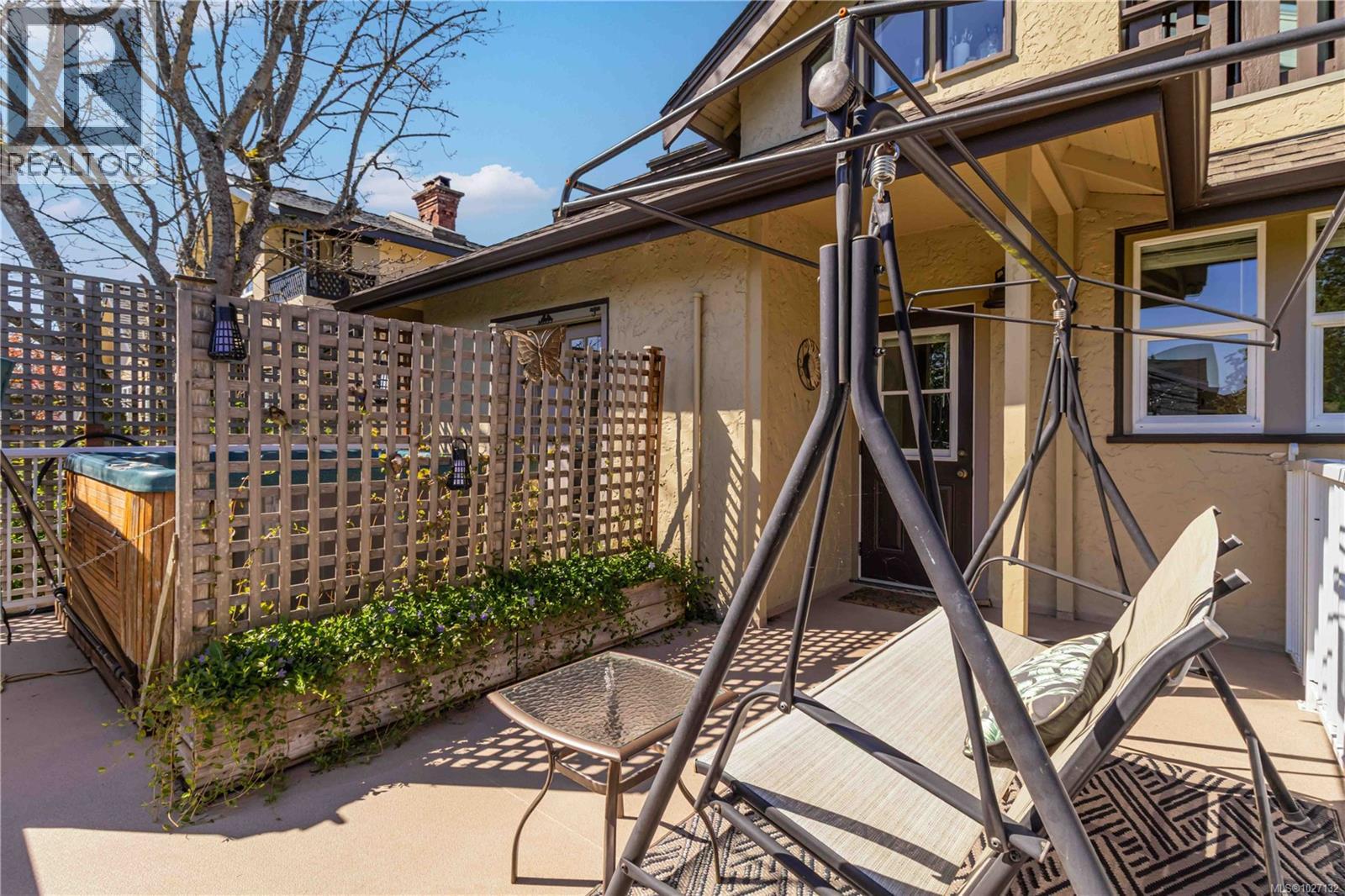  895 Falkland Road, Oak Bay