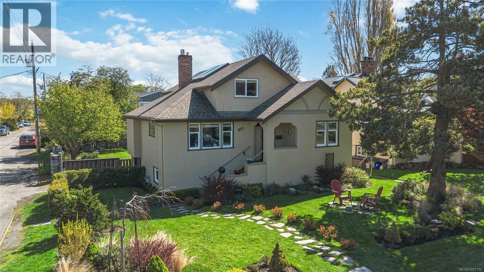  895 Falkland Road, Oak Bay