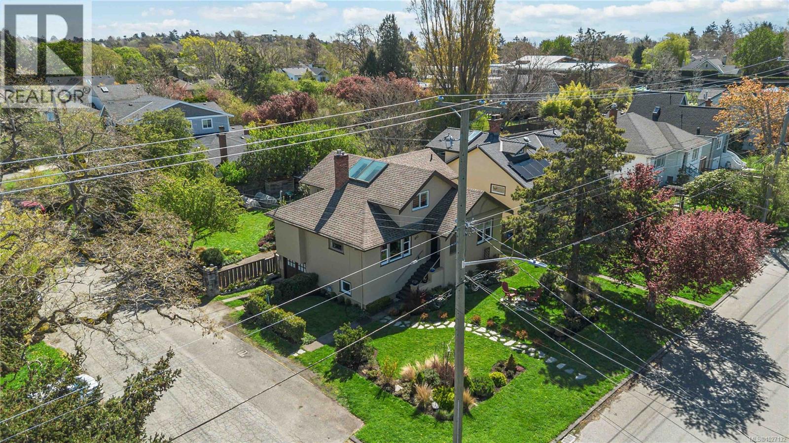  895 Falkland Road, Oak Bay