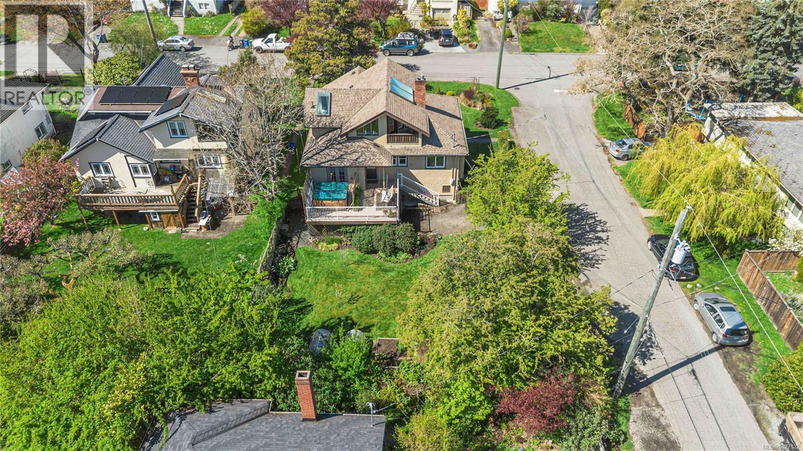 895 Falkland Road, Oak Bay
