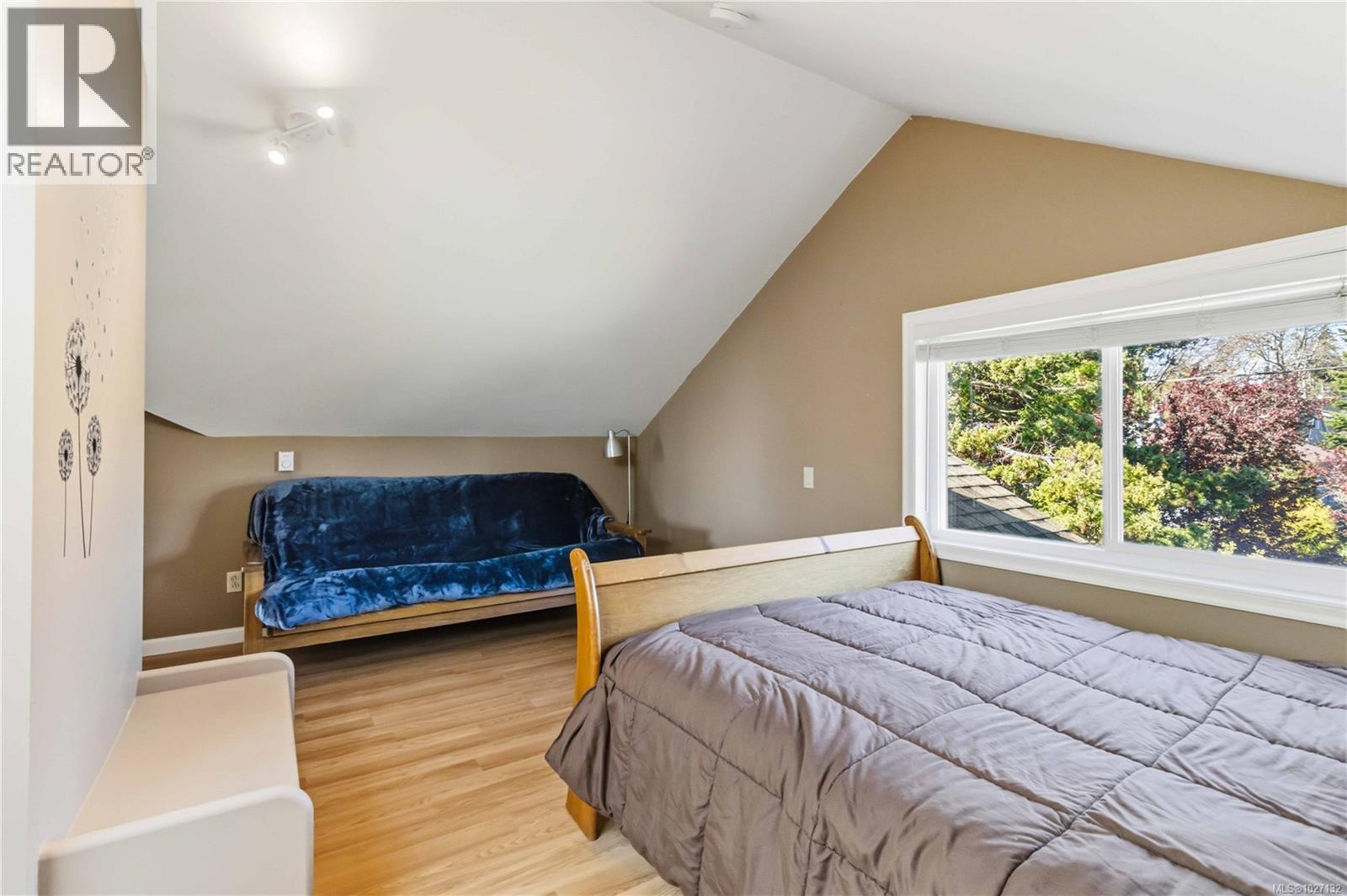  895 Falkland Road, Oak Bay