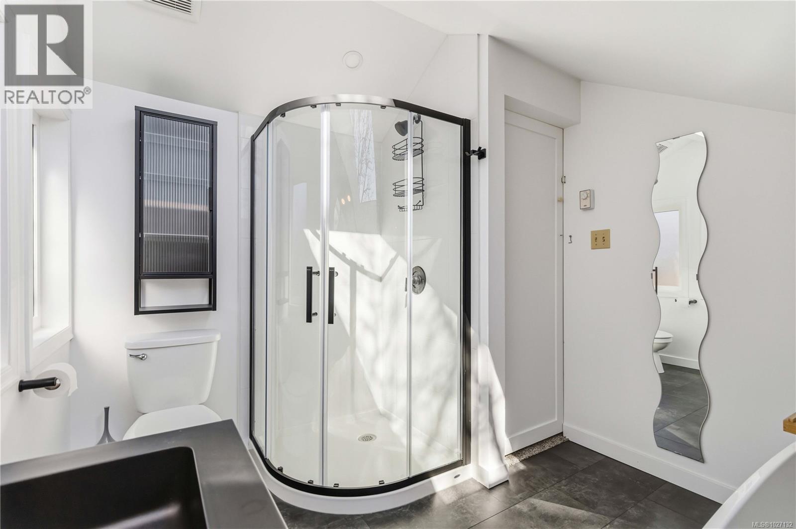  895 Falkland Road, Oak Bay