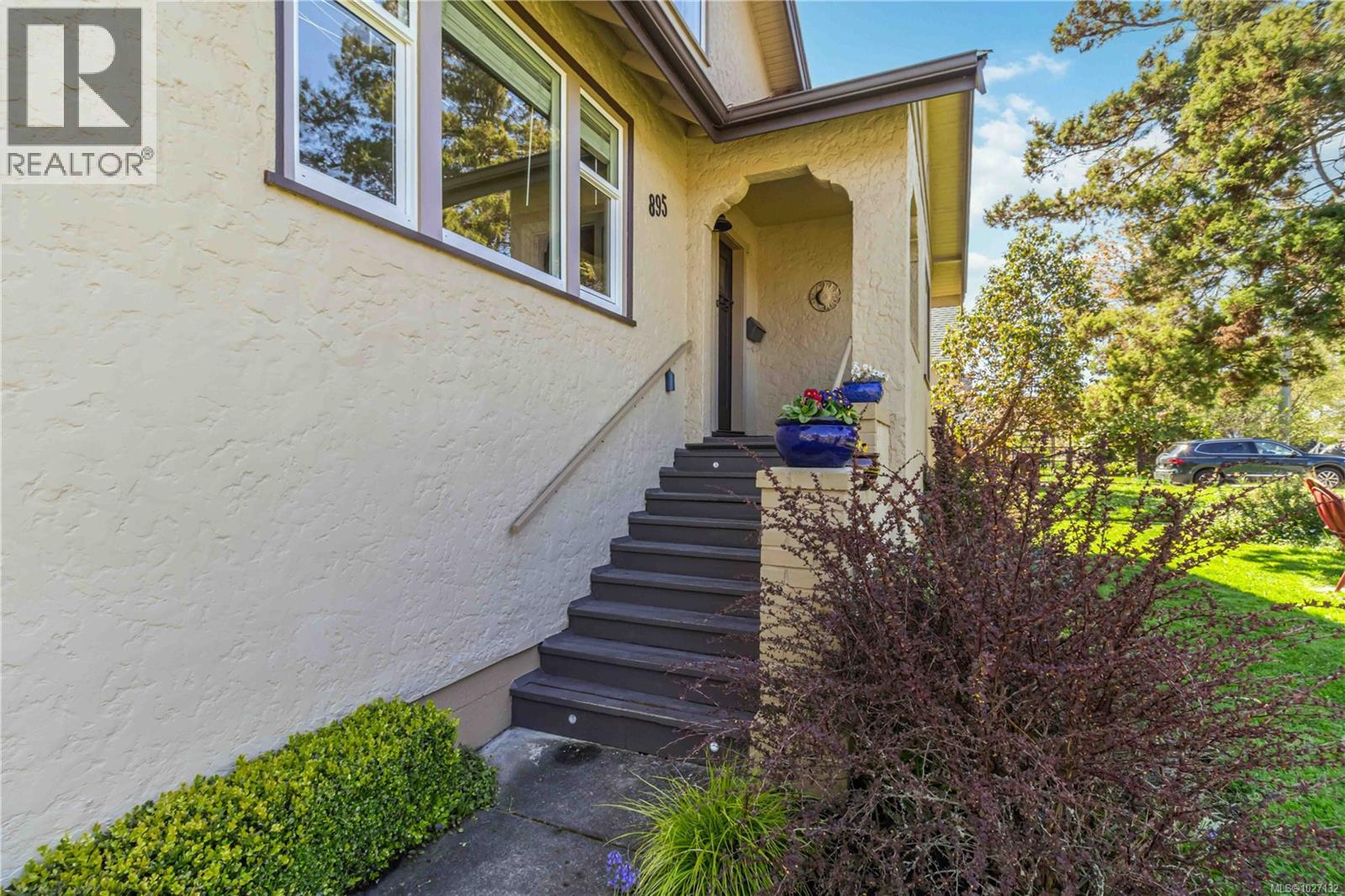  895 Falkland Road, Oak Bay