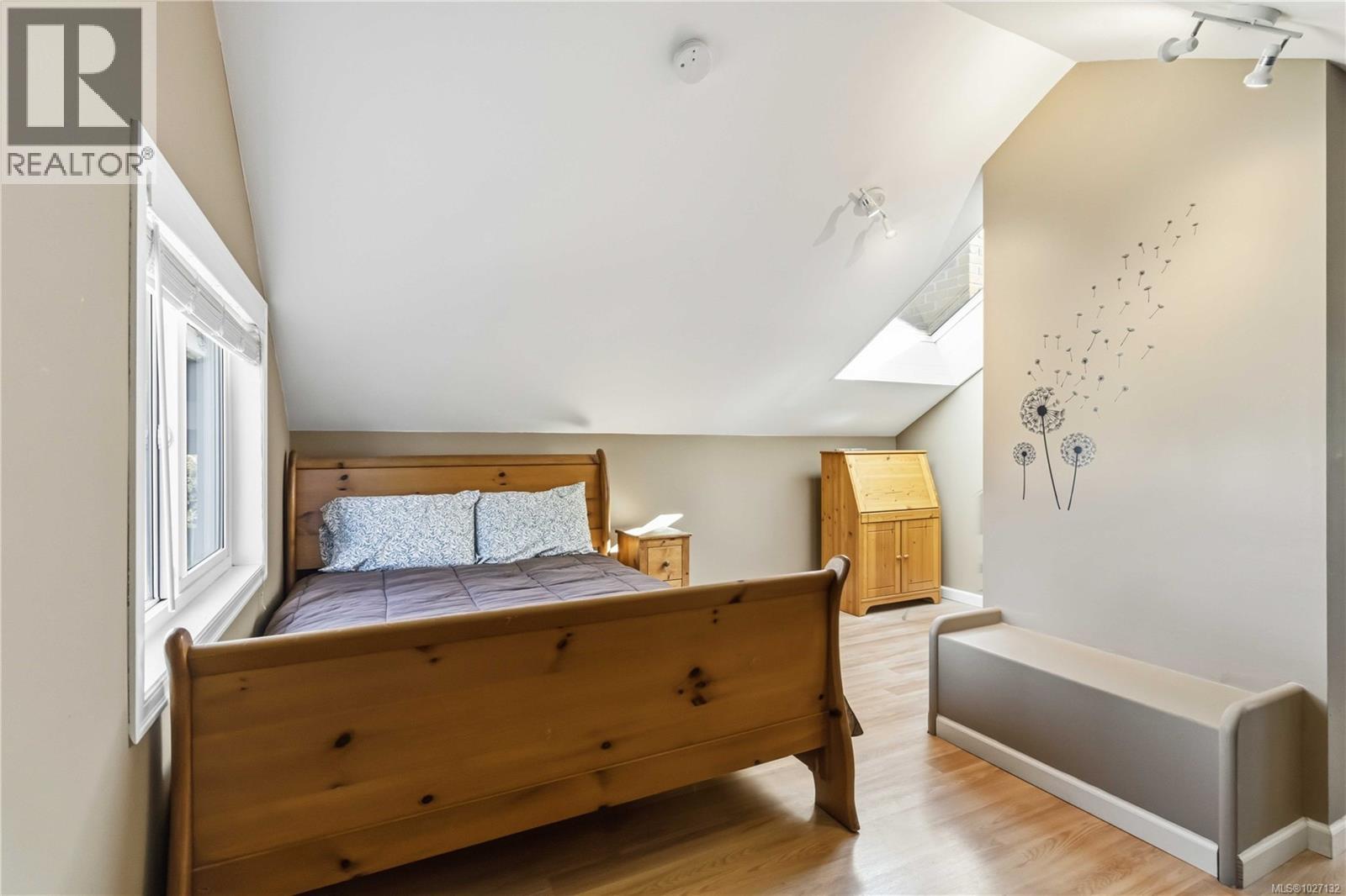  895 Falkland Road, Oak Bay