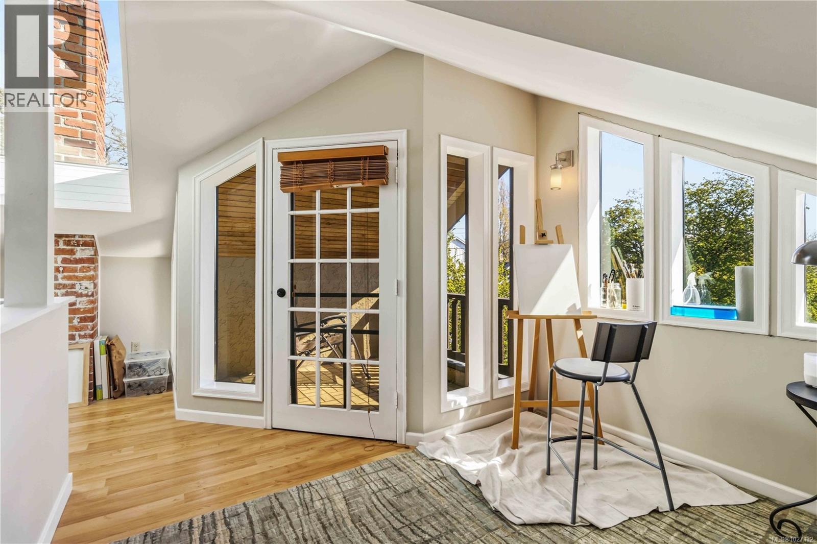  895 Falkland Road, Oak Bay