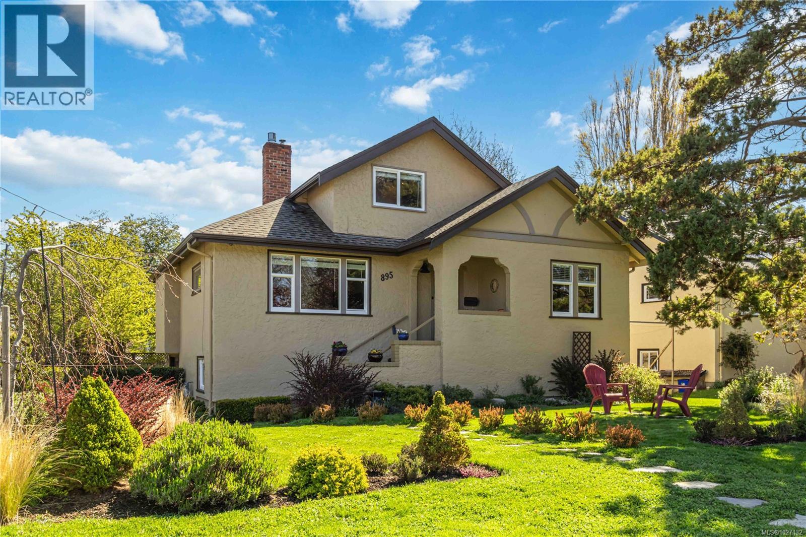  895 Falkland Road, Oak Bay