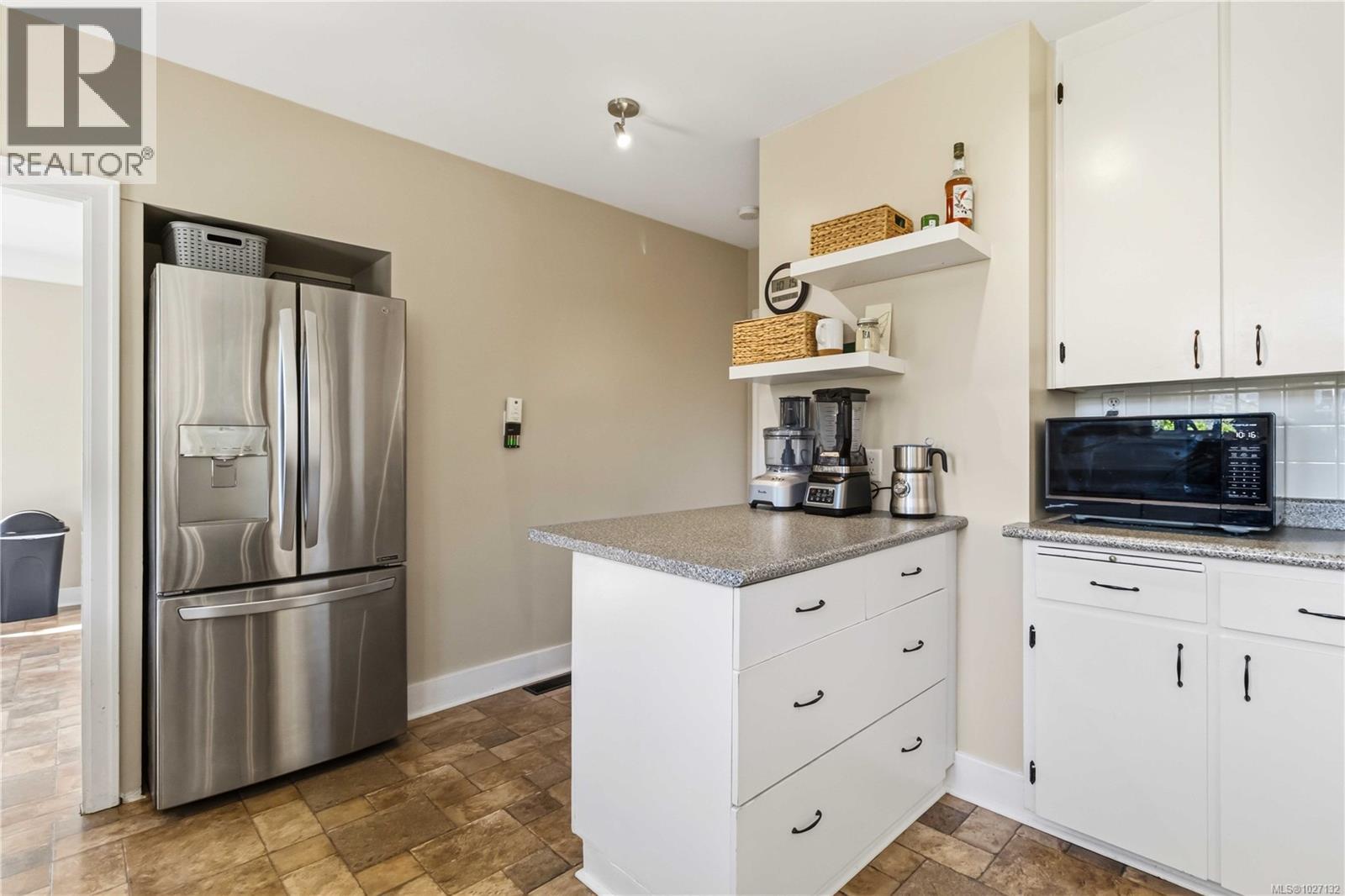  895 Falkland Road, Oak Bay