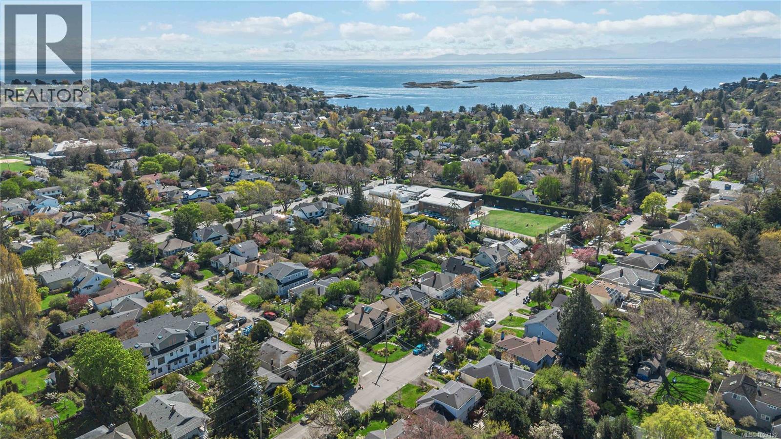  895 Falkland Road, Oak Bay