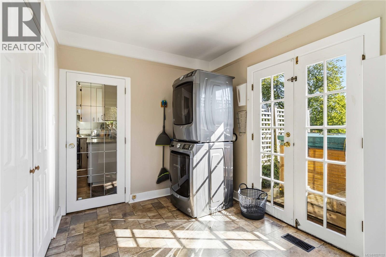  895 Falkland Road, Oak Bay