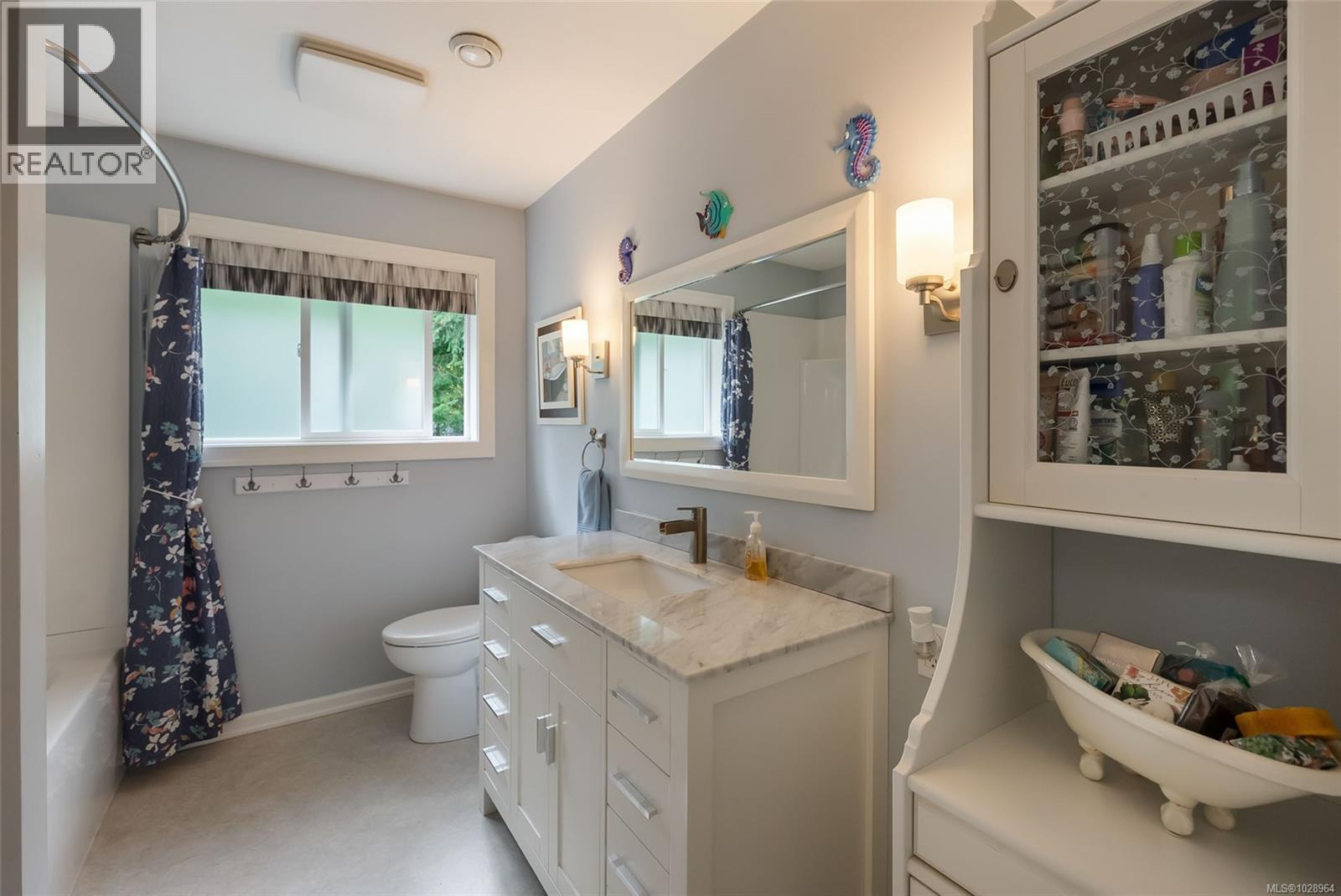 Main floor Bathroom